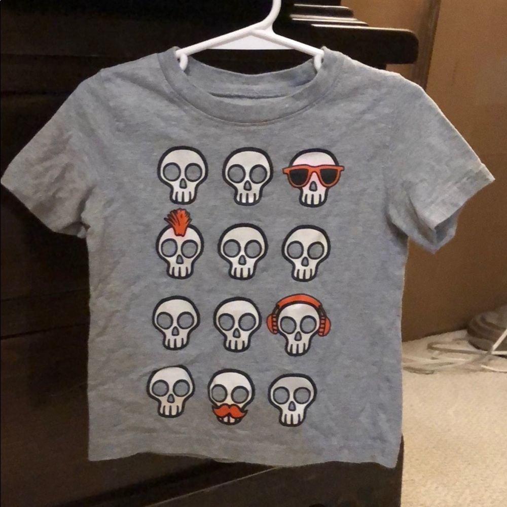 2T glow in the dark skull tee